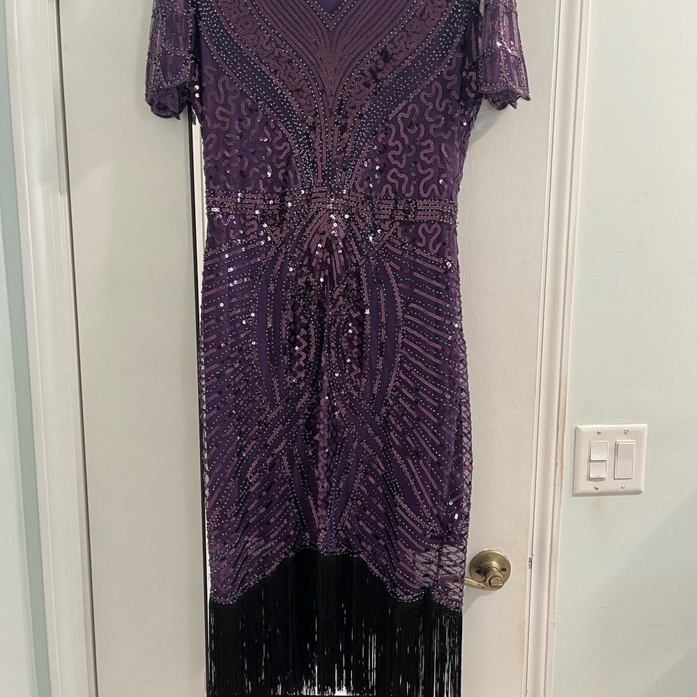 20s Theme Embellished V-Neck Purple Midi Dress - Picture 6 of 9